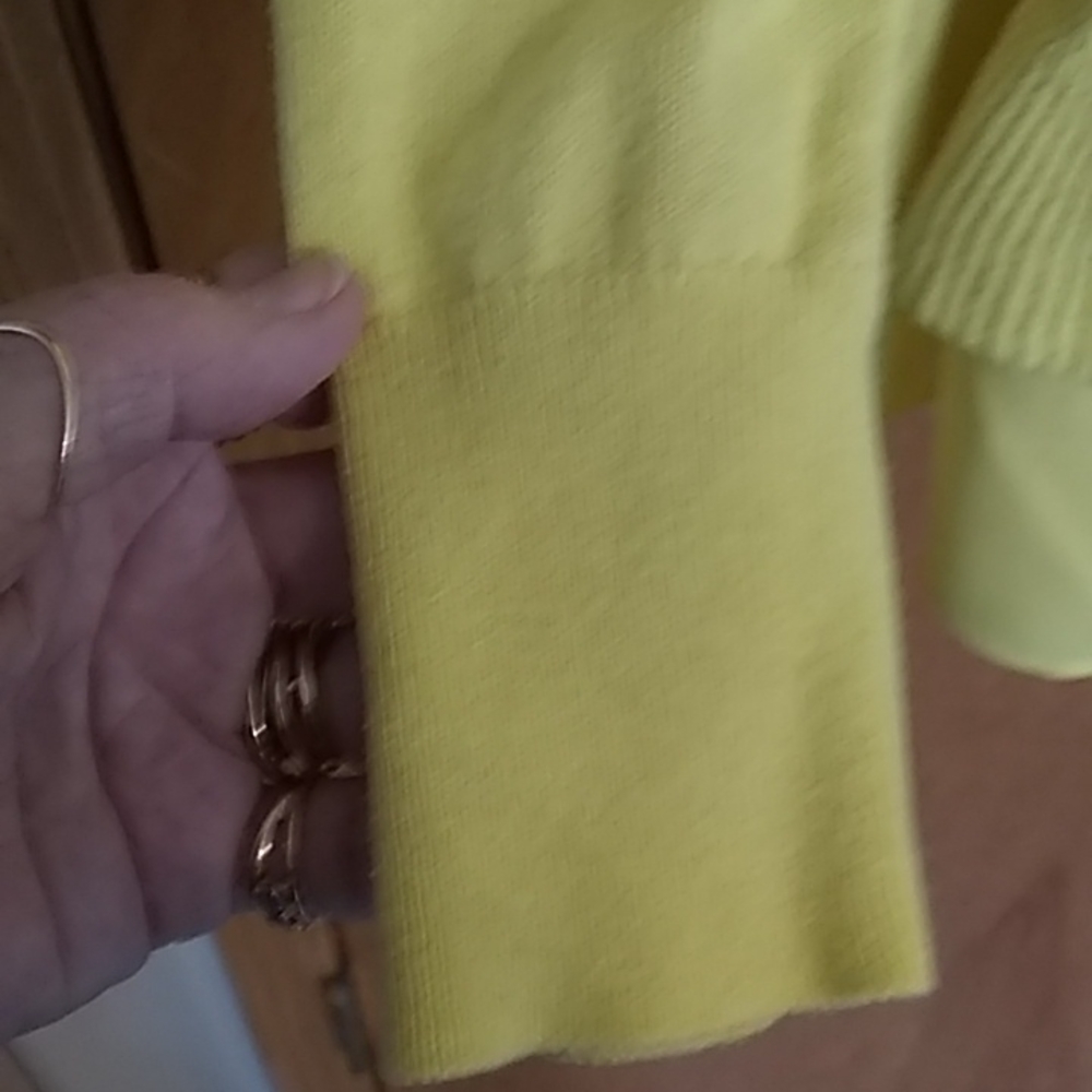 yellow pullover - Picture 7 of 9